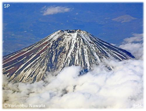 富士山よりも少し高く（航空写真）／転載厳禁・プロ写真家なわたよりのぶ