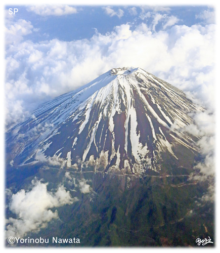 富士スバルラインと富士山（航空写真）／転載厳禁・プロ写真家なわたよりのぶ