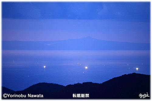 知床・根室海峡の漁火・転載厳禁・プロ写真家なわたよりのぶ