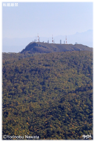 『紅葉ゴンドラ駅舎から手稲山』写真転載厳禁・プロ写真家なわたよりのぶ