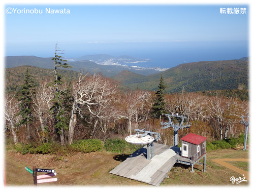 「紅葉ゴンドラ駅舎から小樽」見本写真・転載厳禁・プロ写真家なわたよりのぶ