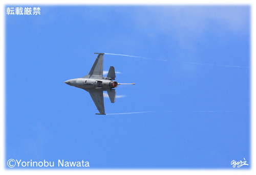 「糸を引く F-16C」写真・転載厳禁・プロ写真家なわたよりのぶ