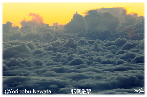 「日没直前の雲海（航空写真）」転載厳禁・プロ写真家なわたよりのぶ