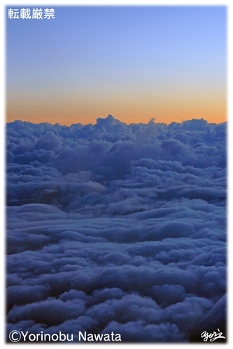 「日没後の雲海（航空写真）」転載厳禁・プロ写真家なわたよりのぶ
