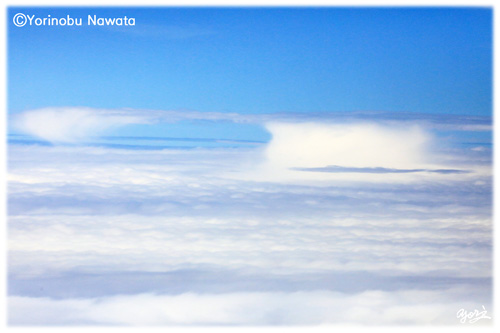 「梅雨真っ只中の雲海（航空写真）」転載厳禁・プロ写真家なわたよりのぶ