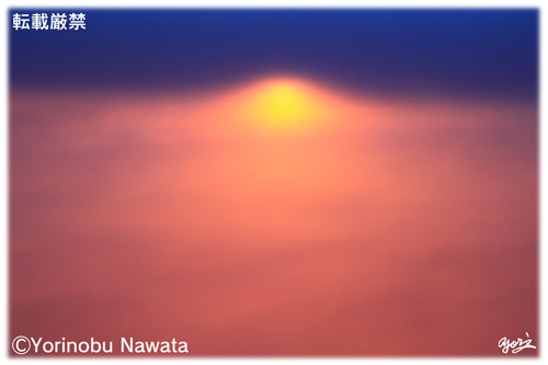 「雲海上空夕焼けイメージ（航空写真）」写真・転載厳禁・プロ写真家なわたよりのぶ